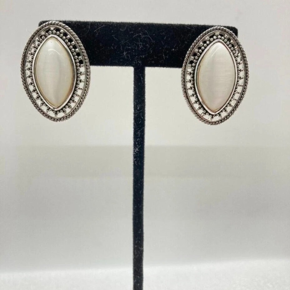 Vintage Style Oval Clip-On Earrings Faux‎ Cats Eye Cabochon Silver Tone Fashion